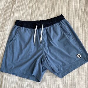 Vuori Men’s Kore Short 5” size Medium